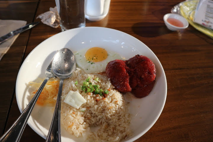 フェリー乗り場朝食ロンガニサ